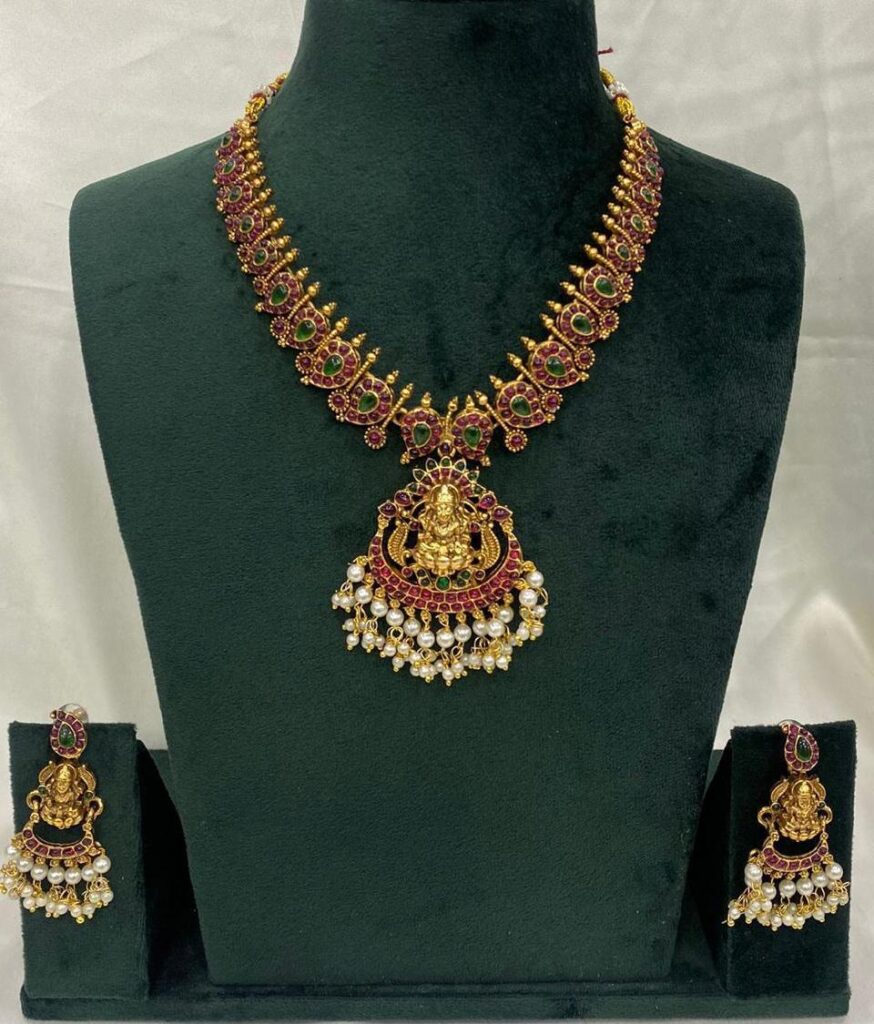 NECKLECE