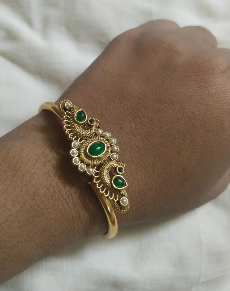 ADJUSTABLE BANGLE