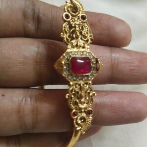 Adjustable bangle