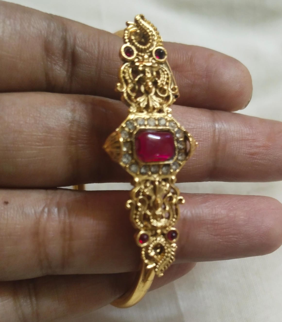 Adjustable bangle