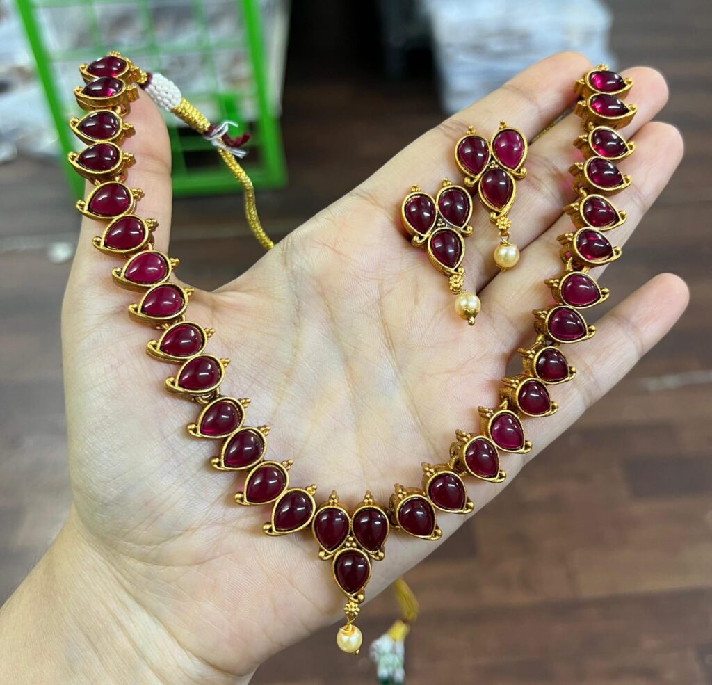 MEROON NECKLECE