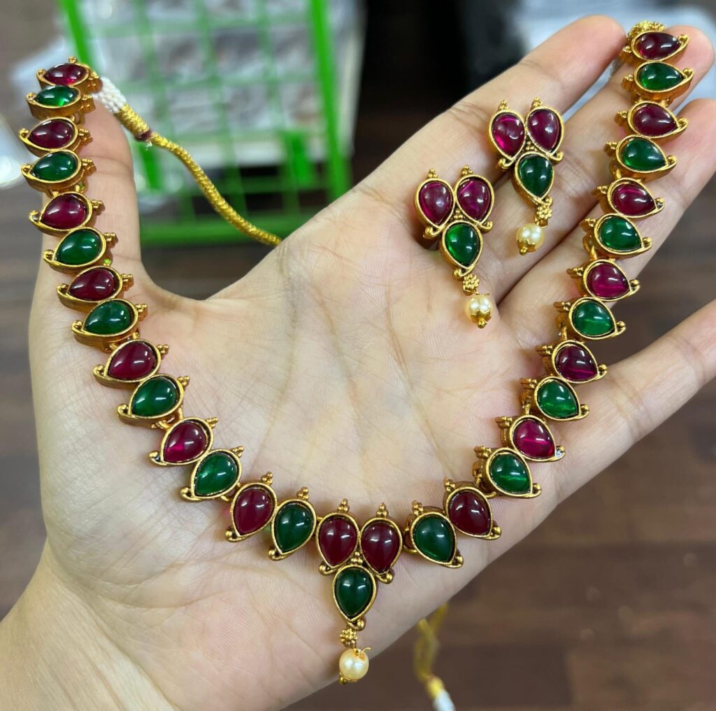 GREEN AND MERRON NECKLECE