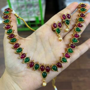 GREEN AND MERRON NECKLECE