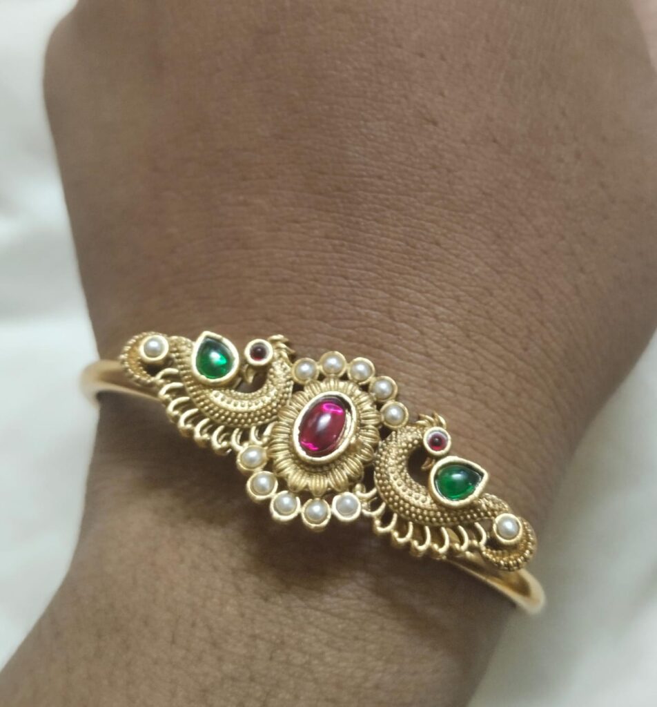 Adjustable bangle