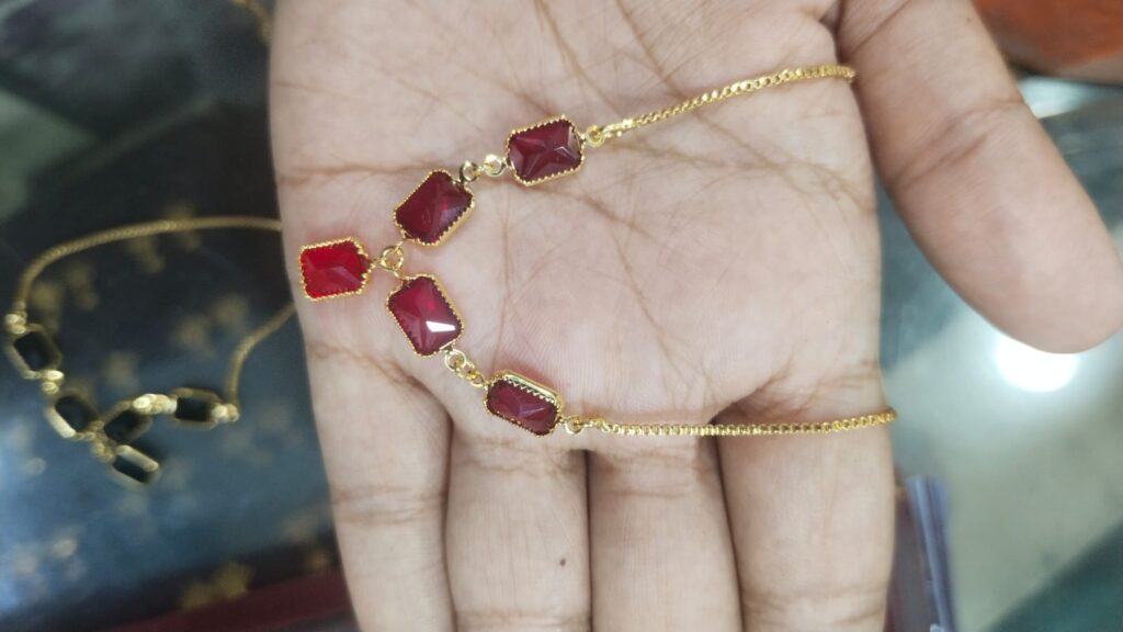 meroon plated necklece