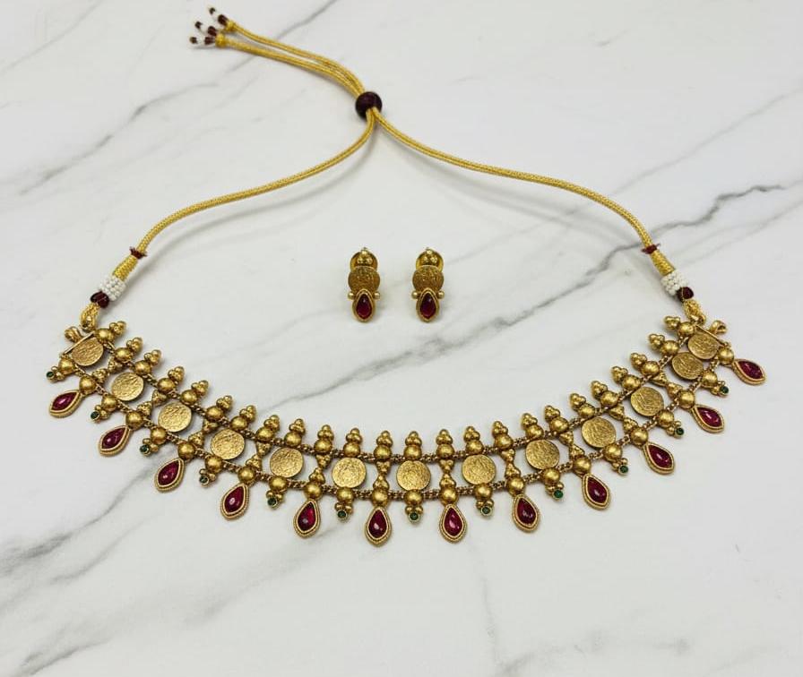 MEROON CHOCKER