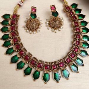 GREEN NECKLECE