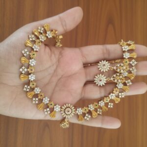 white and gold ad necklece set